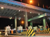 Bắt 5 người có hành vi trốn thuế tại trạm thu phí cao tốc Trung Lương